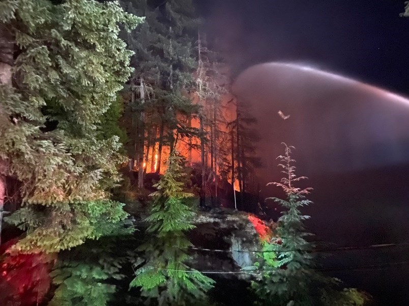 1615318-deep-cove-wildfire