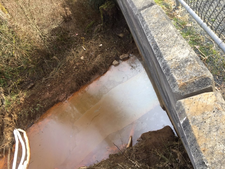 Oil sheen on Port Coquitlam watercourse from CP Rail spill