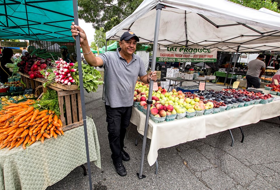 0825-farmersmarket-4w