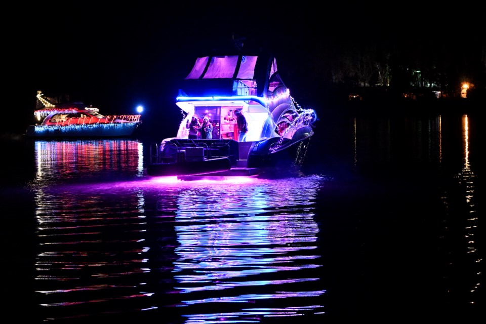 xmasboatparade_02