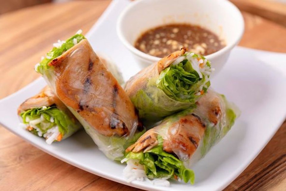 Spring rolls and sauce.
