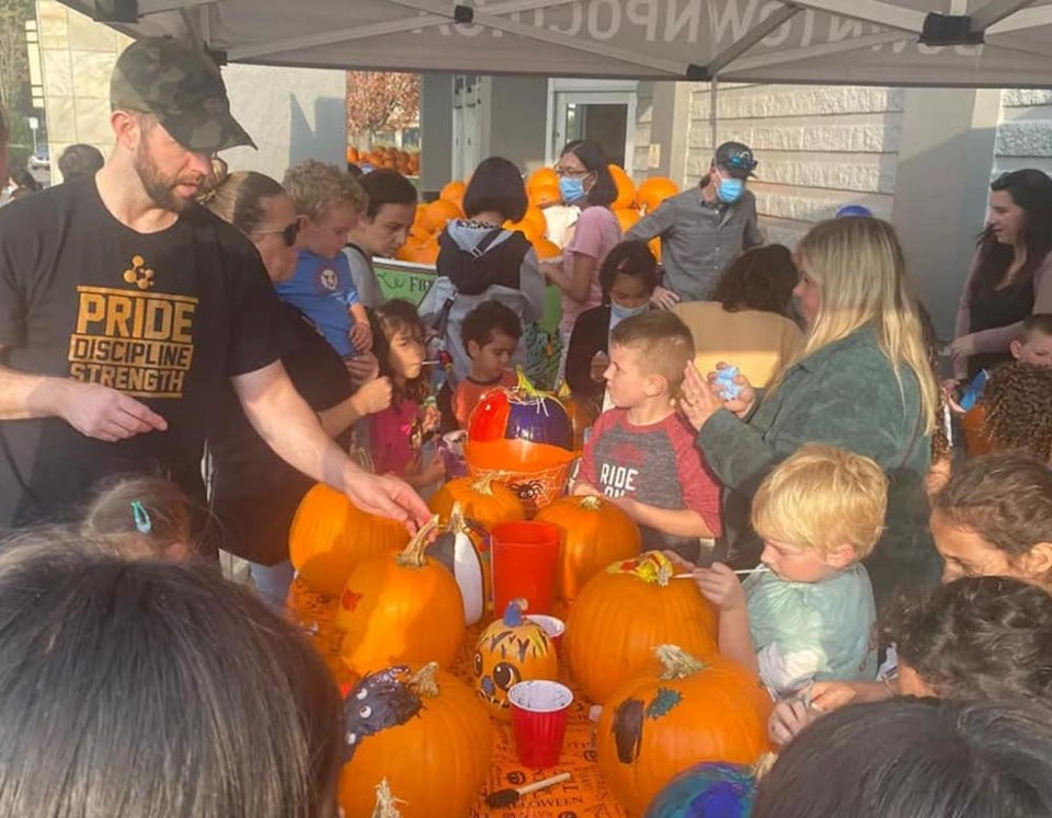 pumpkin-decorating-safeway-oct-19-port-coquitlam