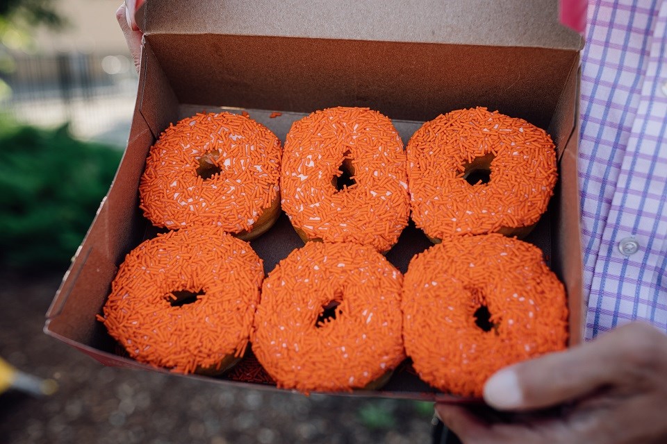 Orange Sprinkle Donuts six pack (1)