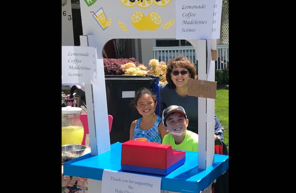 port-moody-lemonade-stand-for-ukraine copy