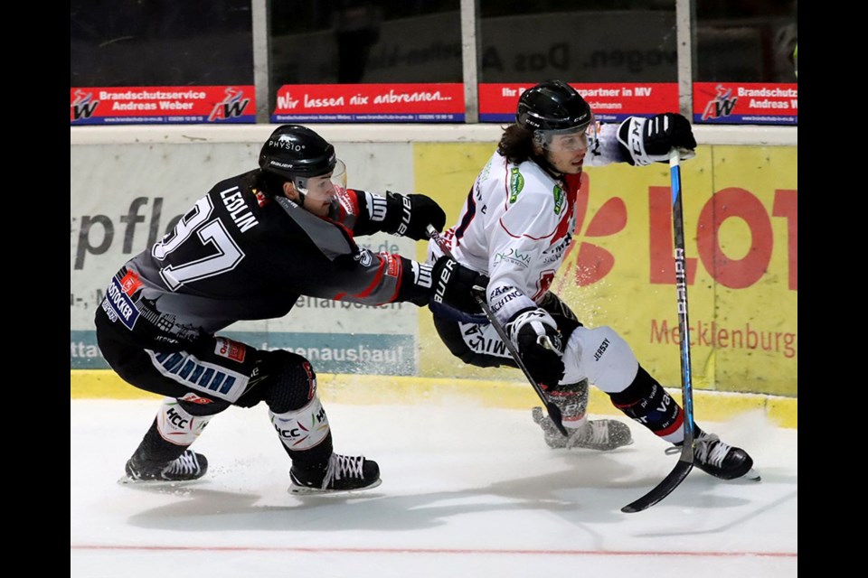 Mark Ledlin, of the Rostock Piranhas, pursues an opponent in a recent game against EG Diez-Limburg in the second division German Oberliga.