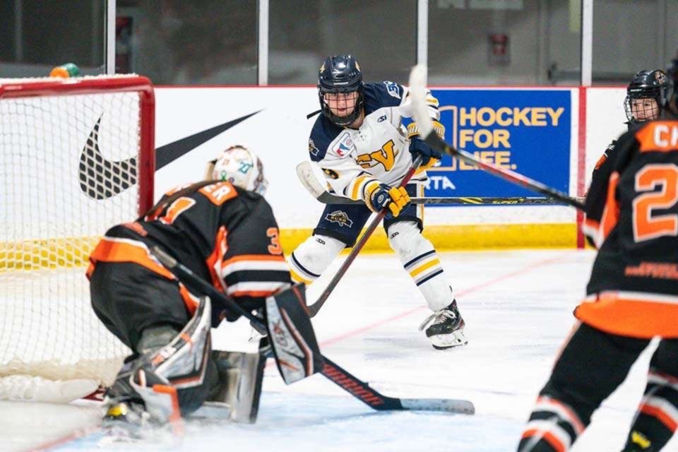 Anmore's Leah Barnard (#9) looks for an open Fraser Valley Rush player in front of the Prince Albert Bears' net during a preliminary match at the 2022 Esso Cup.