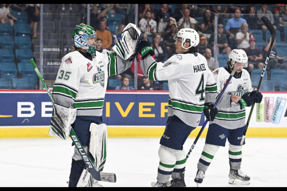 Coquitlam's Thomas Milic (#35) and Jeremy Hanzel (#4) high-five following a round-robin victory at the 2023 CHL Memorial Cup in Kamloops.