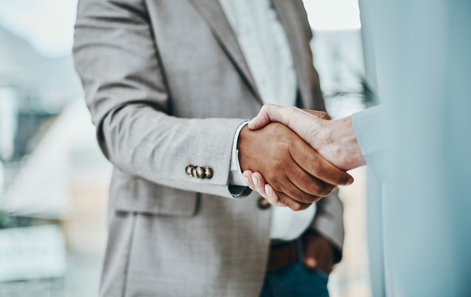 shaking-hands-business-entrepreneur-mixer-networking-event-getty-images