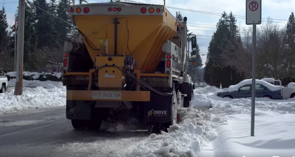 port-coquitlam-truck-salting-the-roads-winter-of-2022