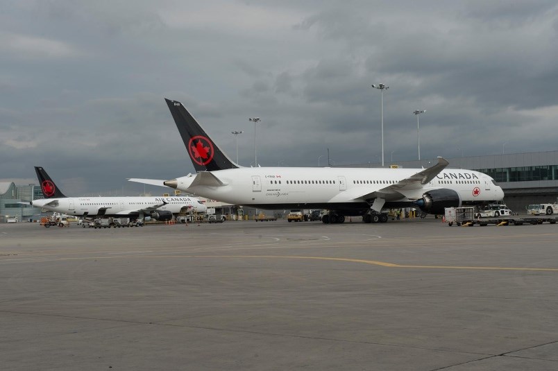 air-canada.-flights-yvr-airportjpg