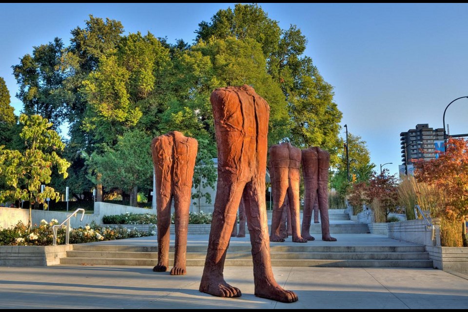 The Headless Walking Figures were created by sculptor Magdalena Abakanowicz, installed by the 鶹ýӳBiennale at the City Hall Canada Line Station. 