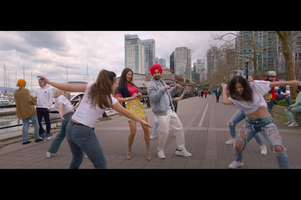 A screen capture from the trailer for Honsla Rakh shows Sonam Bajwa (left) and Diljit Dosanjh (right) dancing.