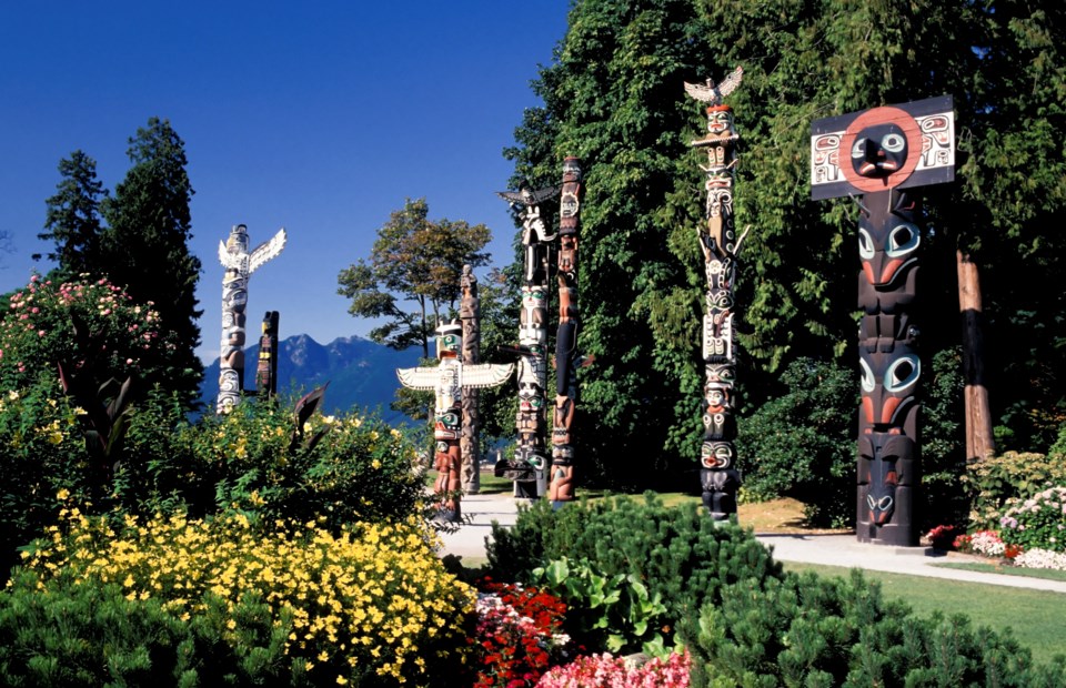 Stanley_Park_Totem_Poles_LaughingMango_GettyImages-184298761