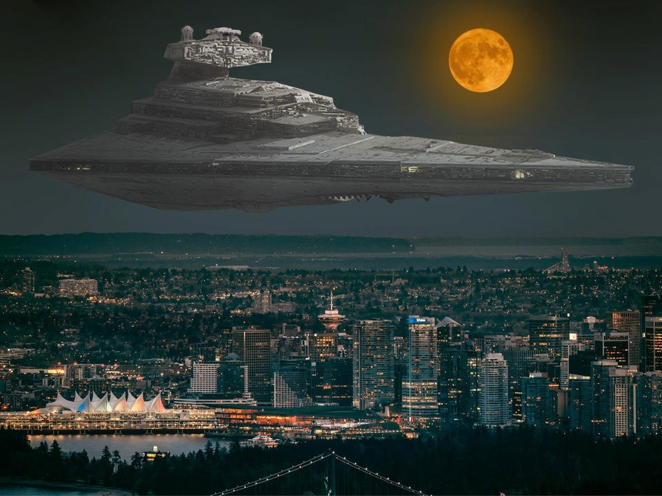 Normalisatie Uluru katoen Local artist drops an Imperial Star Destroyer above Vancouver - Vancouver  Is Awesome