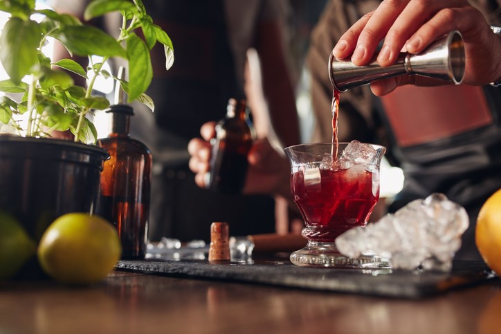 bartender-pouring-drink