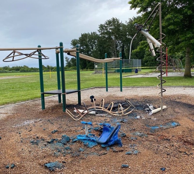beach-grove-playground-2