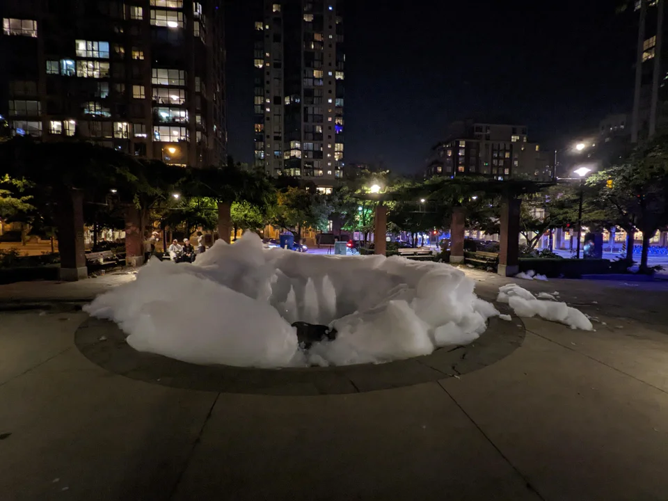 Yaletown park bubble bath fountain