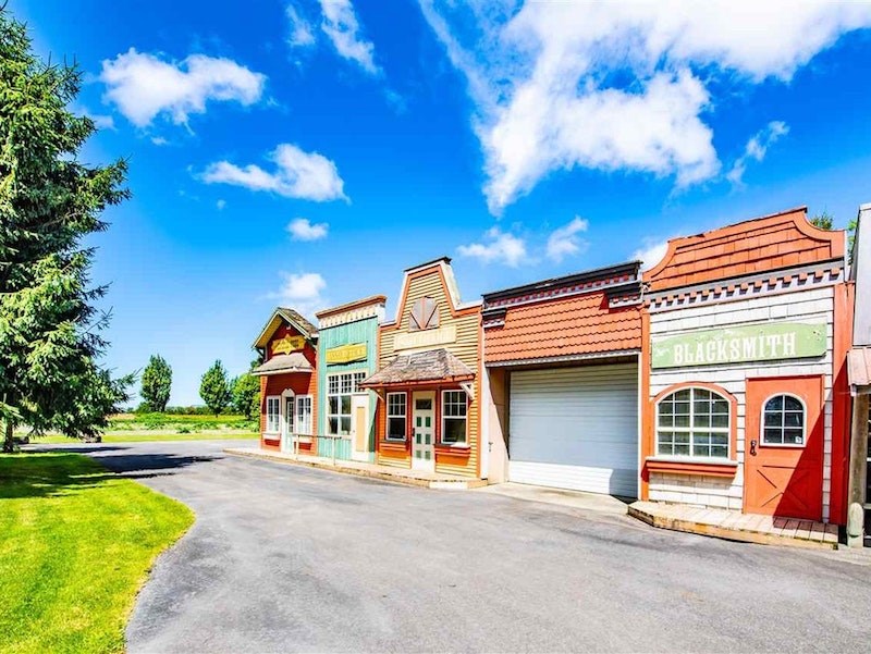 country-estate-town-facades