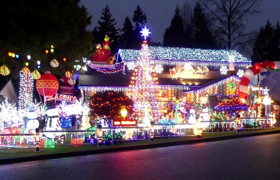 duplessis-house-christmas-lights-burnaby