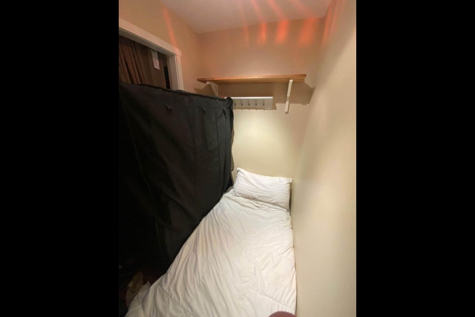 A den is listed for $890/month in downtown Vancouver but there are some drawbacks.