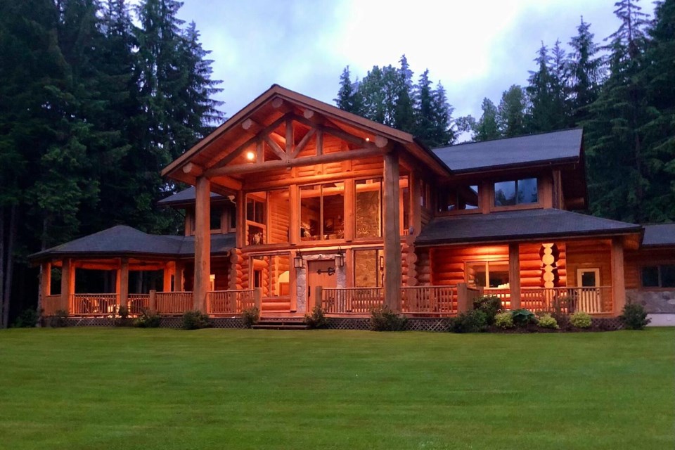 A huge log cabin in northern B.C. has hit the market and it has a couple of unique selling features.