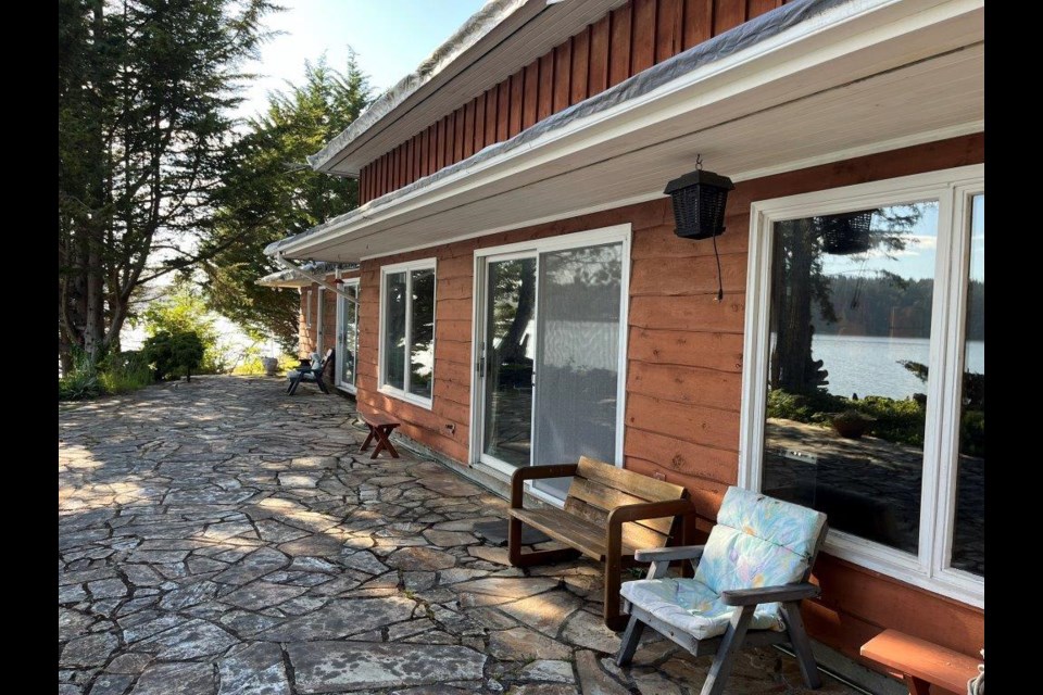The listing for Norway Island notes it's a 20-minute flight away from YVR.