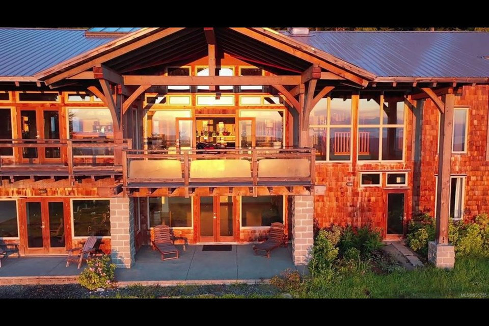 This property on 鶹ýӳIsland is described as a "stunning luxury resort." It is located near Courtenay and Strathcona Park.
