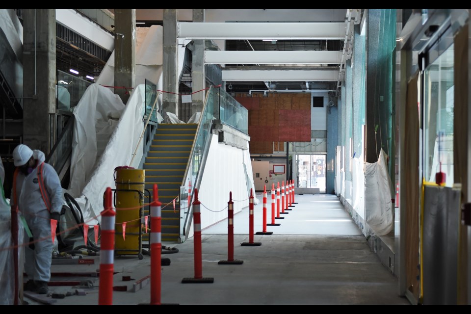 The public indoor area runs along Homer the entire length of the block.