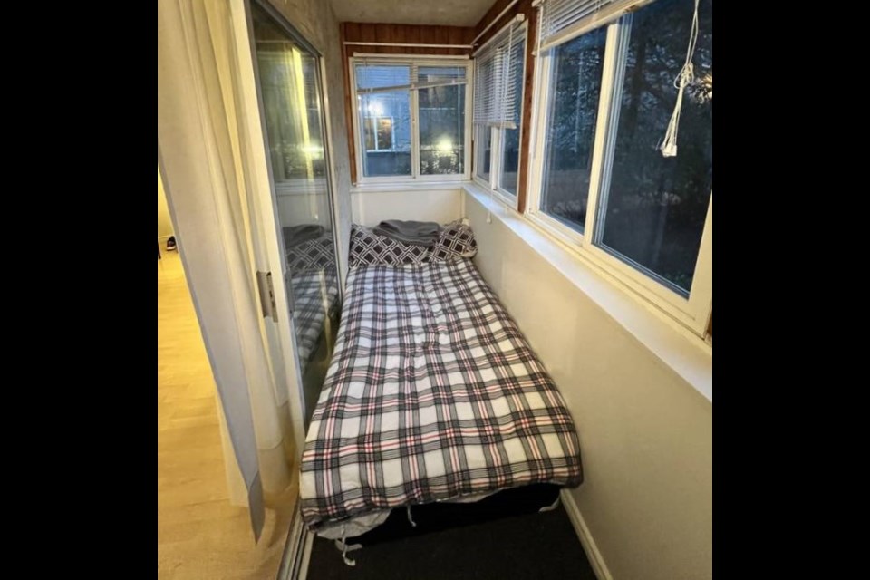 The tiny room is in a den in a south 鶹ýӳhome.