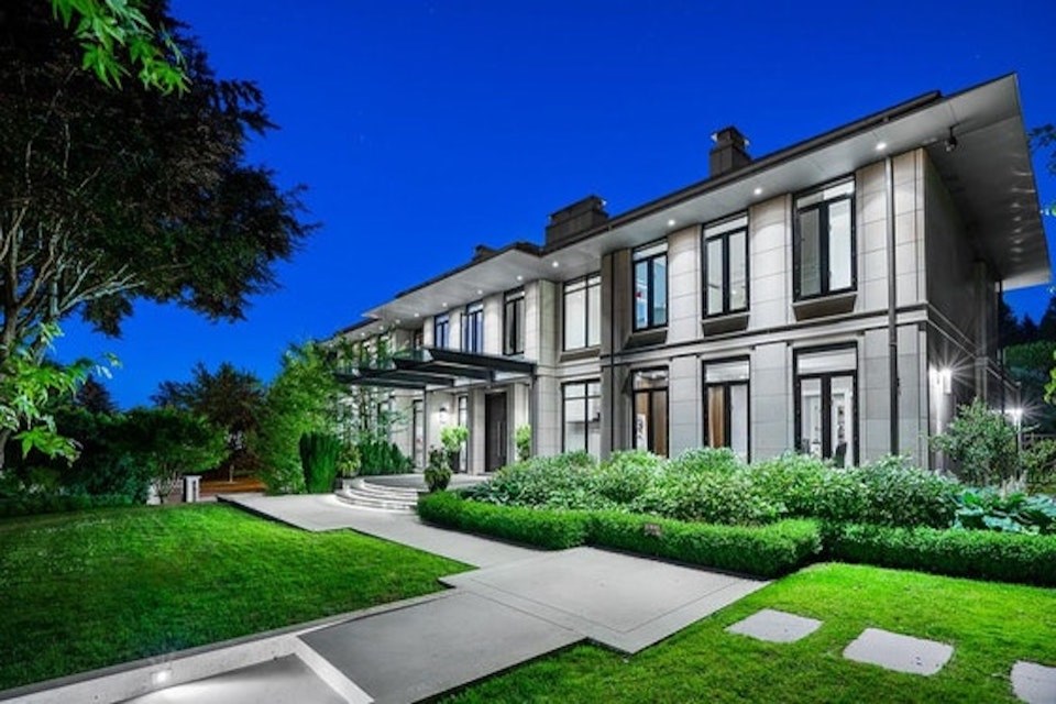 A Vancouver, BC mansion is described as the "best house in Shaughnessy" and features five bedrooms on a massive lot. Take a virtual tour of the property.