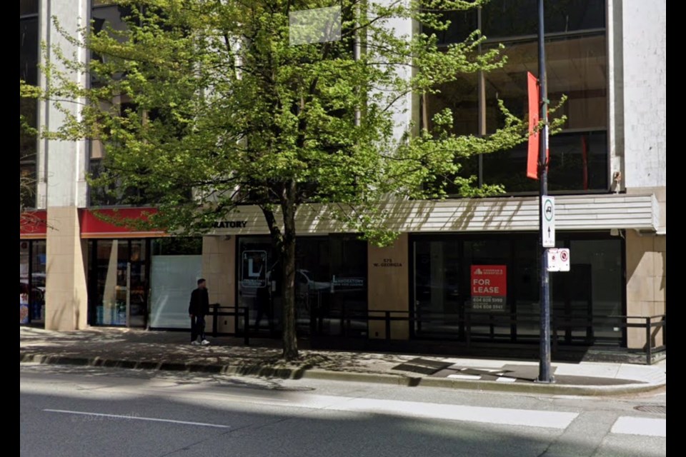 The exterior of the restaurant space at 575 W Georgia St in Vancouver, which was briefly Laboratory Sous Vide in late 2021. The address will next be home to a  concept called Lemon Fusion Kitchen