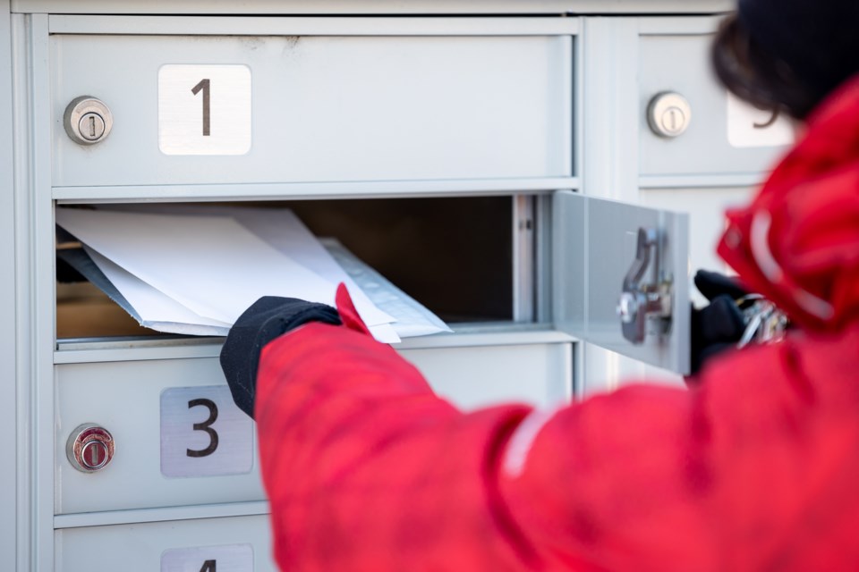 Canada Post suspends mail delivery
