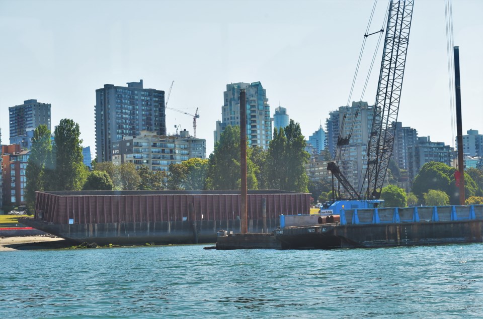 English-bay-barge-destroy-date