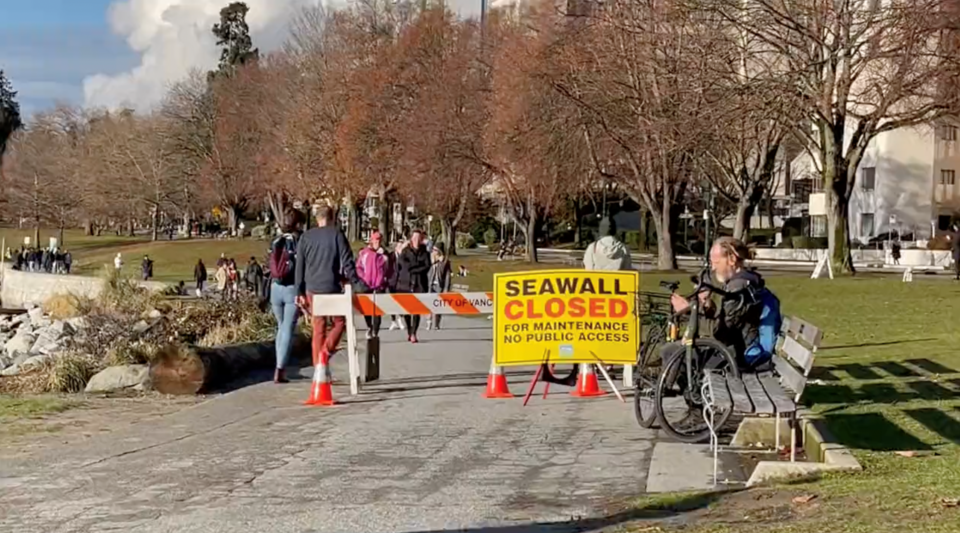 seawall-closed-sign-flooding