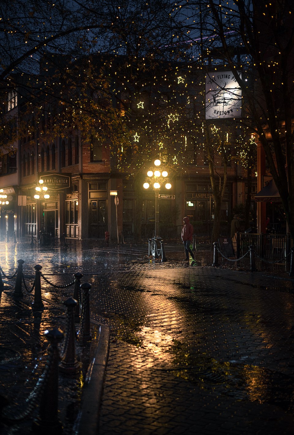 Vancouver-Gastown-lights-2020