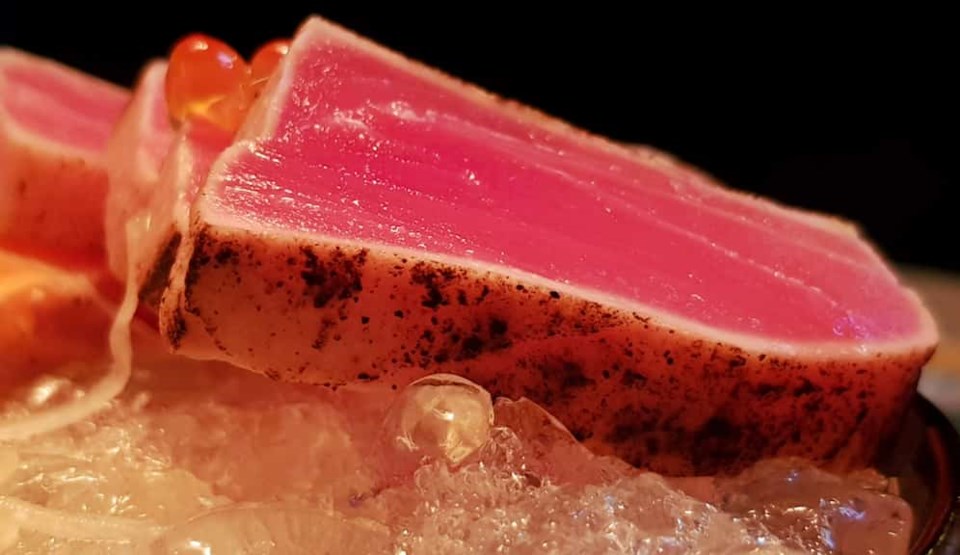 close-up-tuna-steak-ice