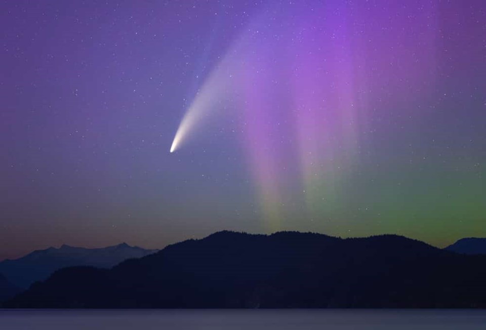 Comet-NEOWISE-and-Aurora_web