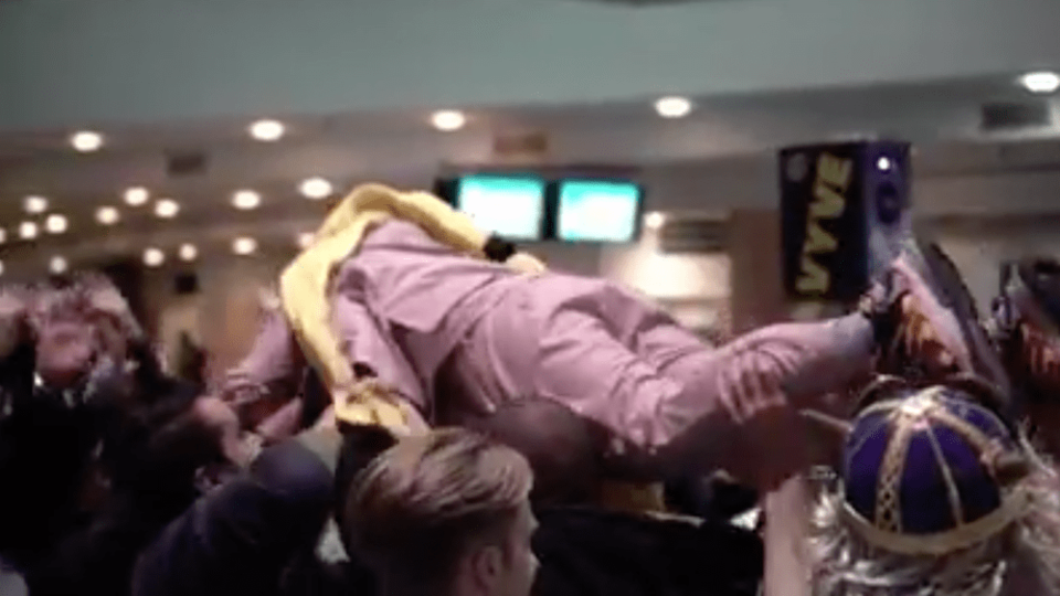 crowdsurfing-yvr-nye.jpg