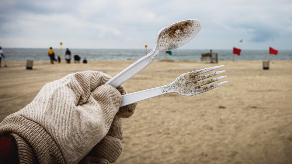 PLASTIC CUTLERY