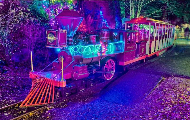 bright-nights-christmas-train-stanley-park-vancouver