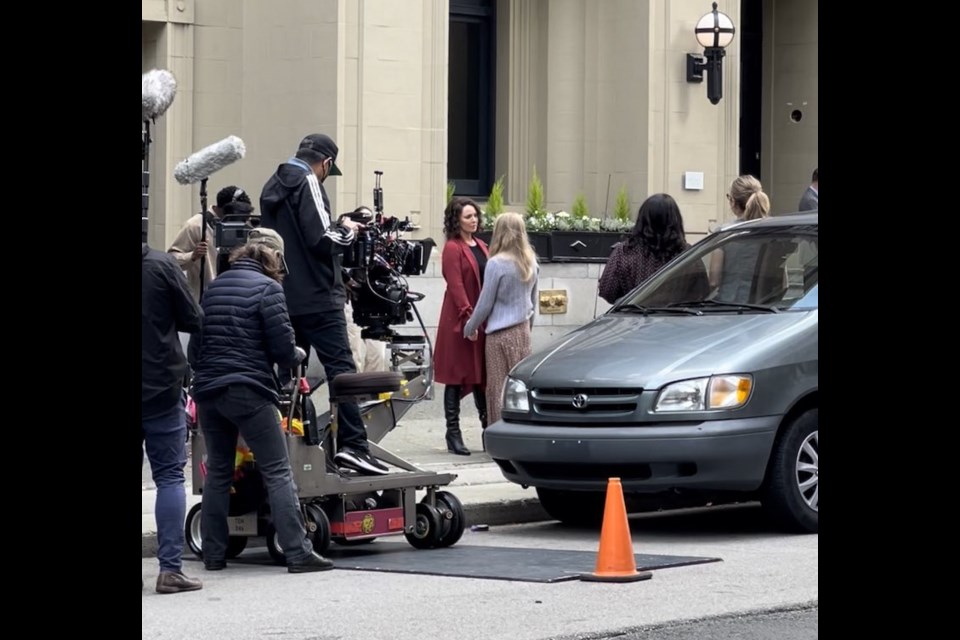 On Oct. 4, 2021, locals shared images of actress Katherine Heigl (Knocked Up) filming a popular Netflix show outside of the Vancouver Club. 