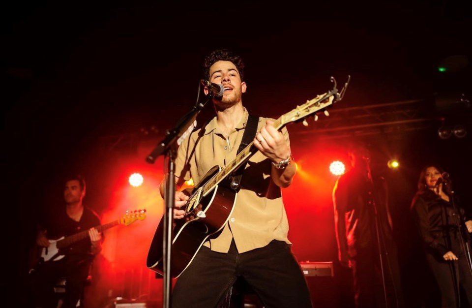 jonas-brothers-concert