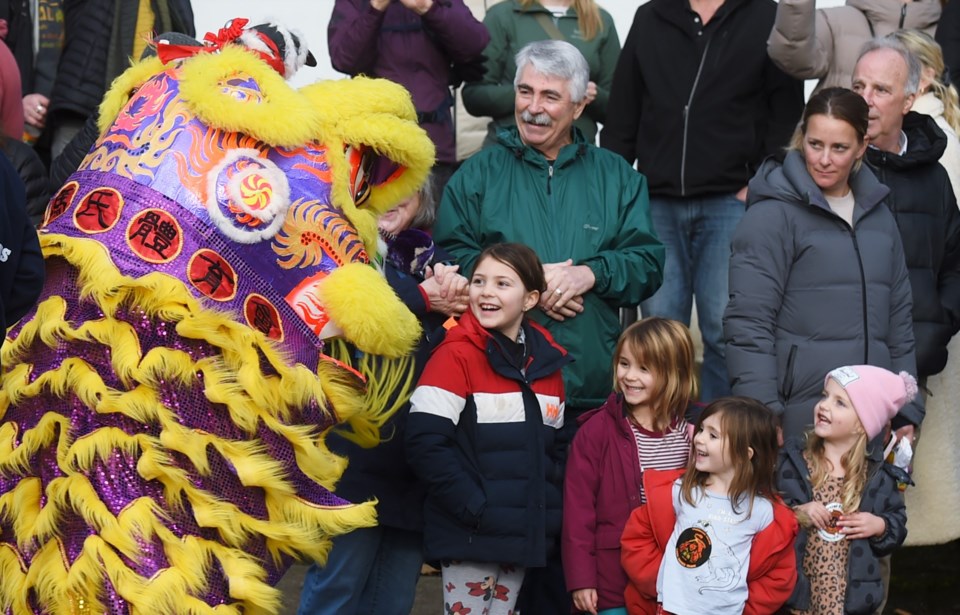 van-lunar-new-year-2023-hello-lion2