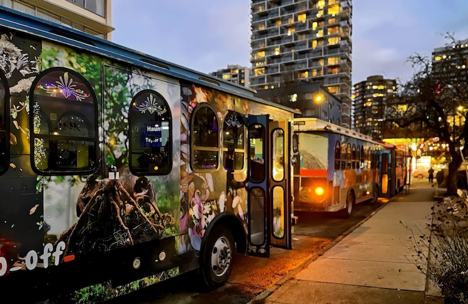 The 鶹ýӳChristmas Karaoke Trolley Tour stops at the 鶹ýӳChristmas Market, Stanley Park Bright Nights, and VanDusen Botanical Garden.