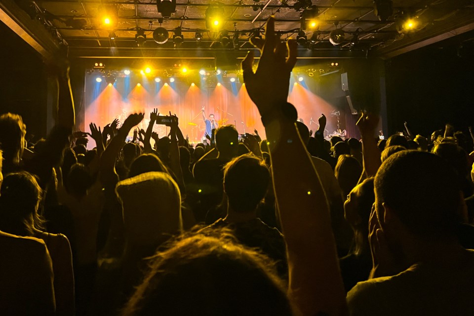 vancouver-concert-crowd