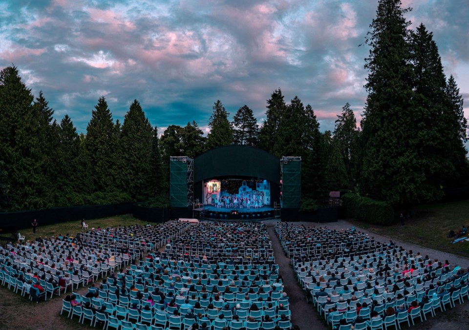 vancouver-tuts_malkin-bowl-stanley-park-play