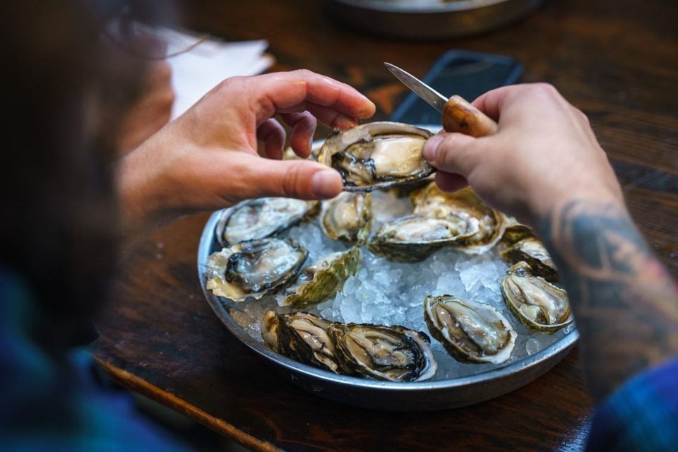 The Oyster Bar, Hours + Location