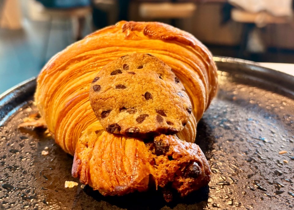 crookie-croissant-cookie-bisou-bakehouse-vancouver