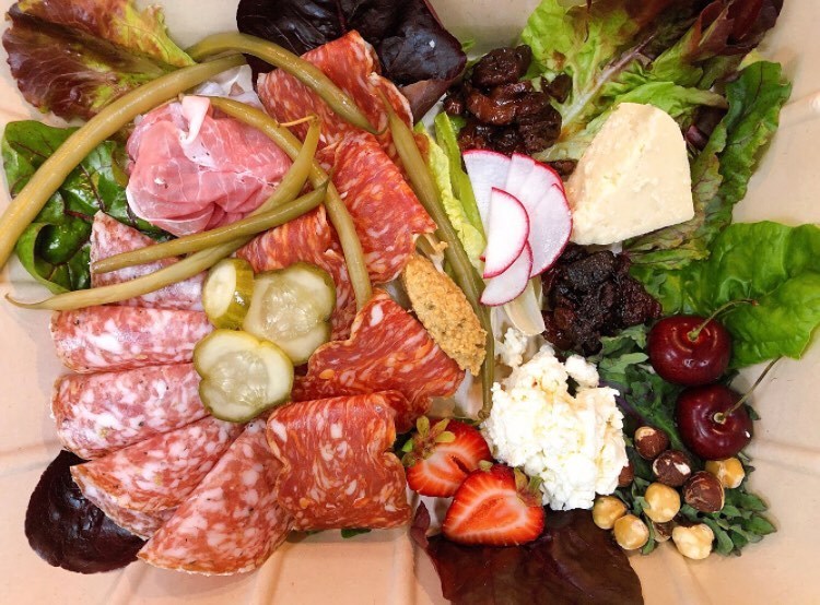 dine-outside-forage-charcuterie