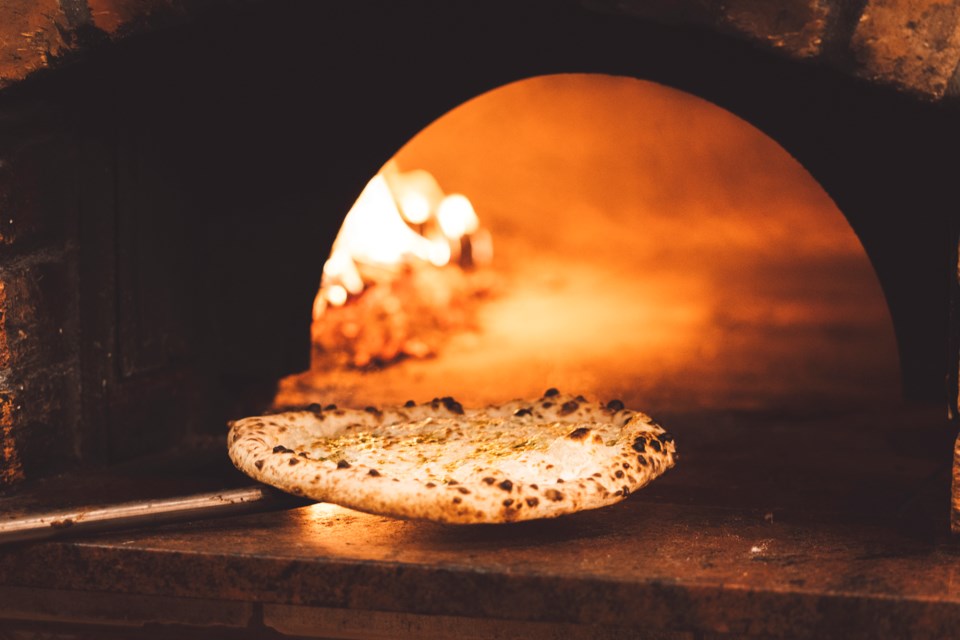 neapolitan-pizza-wood-fired-oven